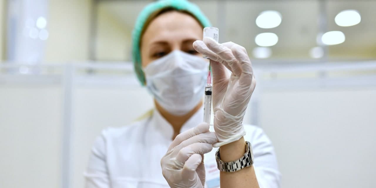 Депздрав проводит проверки по сообщениям о незаконной выдаче сертификатов о вакцинации