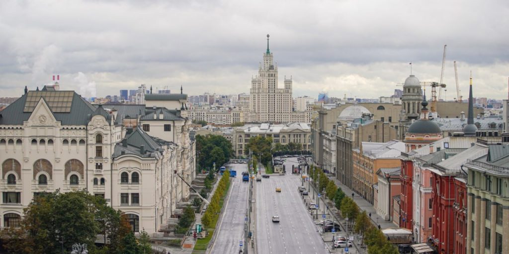 Пришедшие на столичный пункт отбора контрактников рассказали о стремлении защищать Родину